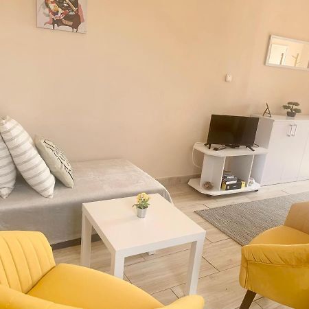 Lelle -Kert Apartman 03 Balatonlelle Buitenkant foto