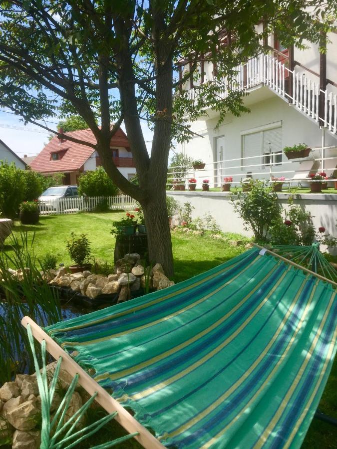 Lelle -Kert Apartman 03 Balatonlelle Buitenkant foto