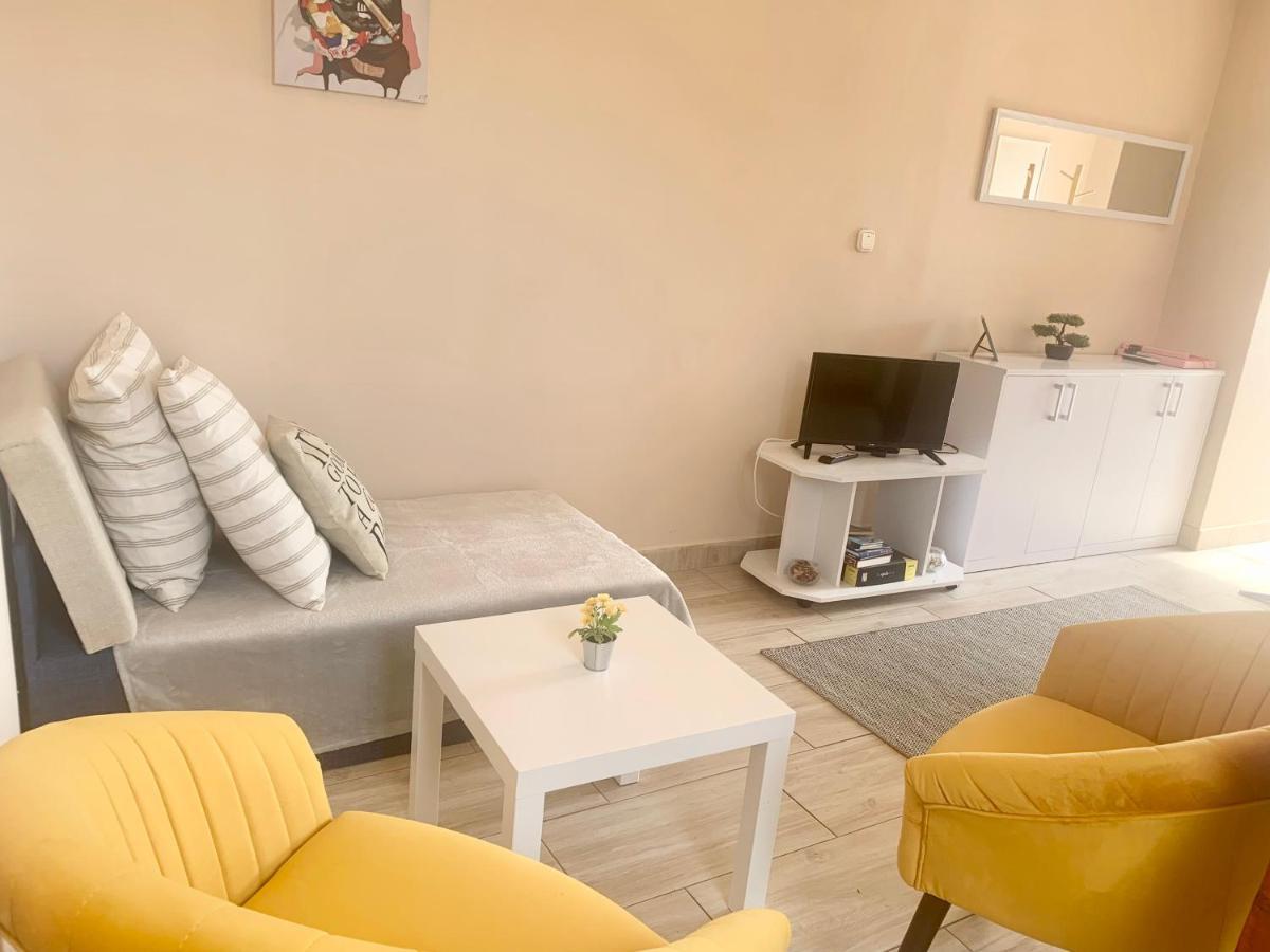Lelle -Kert Apartman 03 Balatonlelle Buitenkant foto