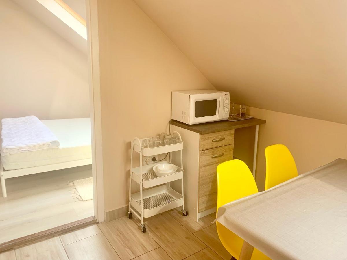 Lelle -Kert Apartman 03 Balatonlelle Buitenkant foto