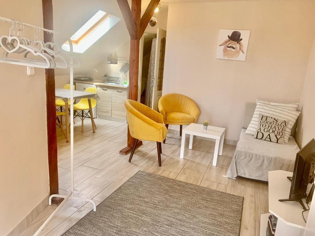 Lelle -Kert Apartman 03 Balatonlelle Buitenkant foto